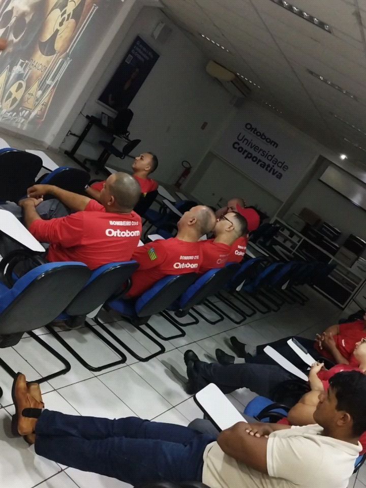 Turma durante treinamento de Brigada de Incêndio